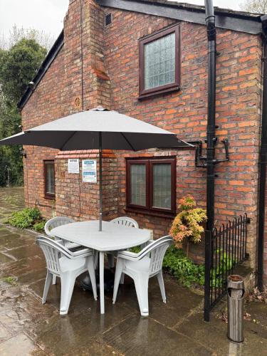 Garden, Rainsough Cottage Guest House - Shared Bathroom - Free Parking & WiFi in Salford