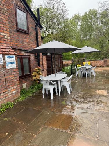 Garden, Rainsough Cottage Guest House - Shared Bathroom - Free Parking & WiFi in Salford