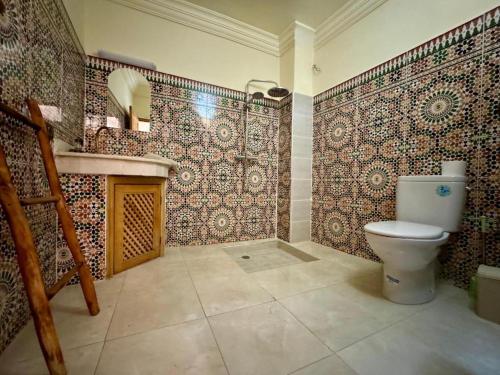 room detail thumbnail 2