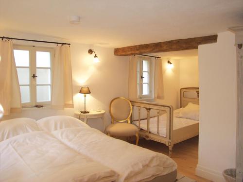 1 double bed, 1 twin bed