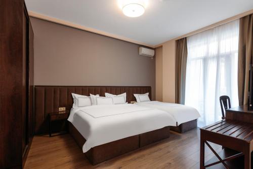 3 twin beds, 1 sofa bed