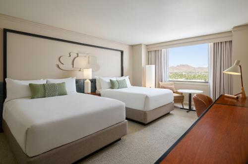 2 queen beds
