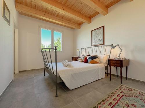 Nature Retreat – Spacious 5-Bedroom Villa with Private Garden