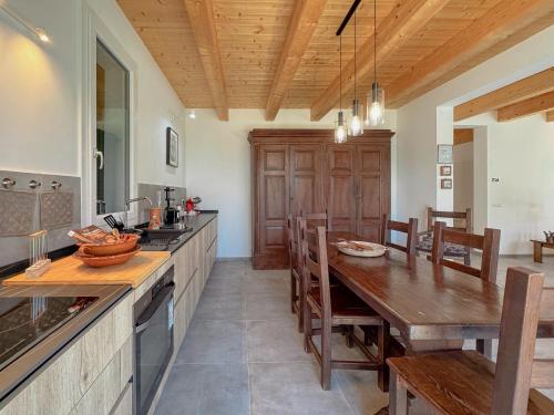 Nature Retreat – Spacious 5-Bedroom Villa with Private Garden