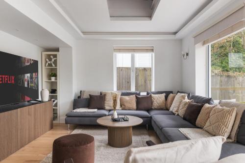 Stunning 3BD with Garden & Free Parking