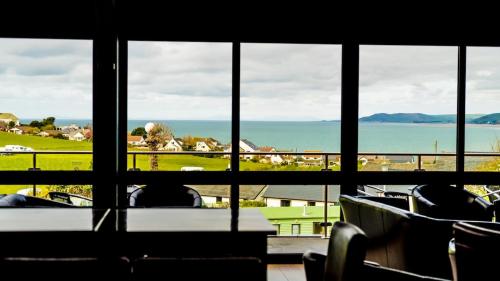 Coastal Bliss Charming Cottage near Borth beach in Brynowen