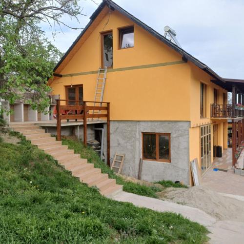 Cabana Ene Strada Poienari nr 13 A in รามนิกู วัลจา