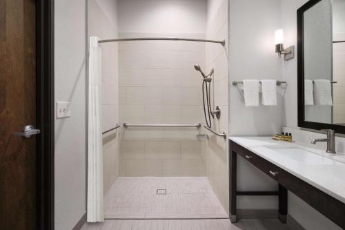 Best Western Plus College Station Inn & Suites - image 42