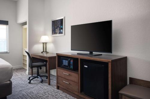 Best Western Plus College Station Inn & Suites - image 36