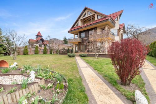 Luca Residence Beautiful Villa in Traisteni