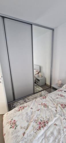 LuxAsher, Флорешты