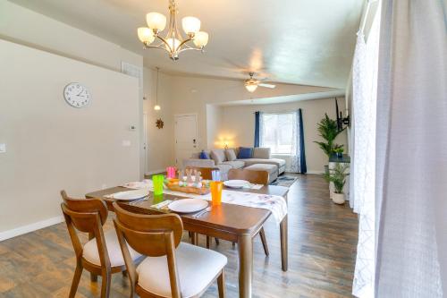 3 Mi to Riverside Park Grants Pass Getaway! 3 Mi to Riverside Park Grants Pass Getaway!