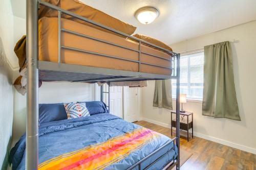 3 Mi to Riverside Park Grants Pass Getaway! 3 Mi to Riverside Park Grants Pass Getaway!