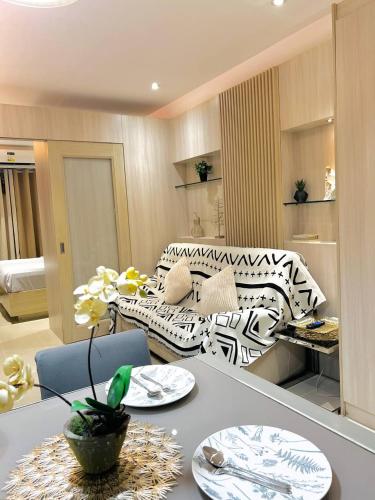Icy Suite at Shell Residences Near MOA and NAIA, Manila