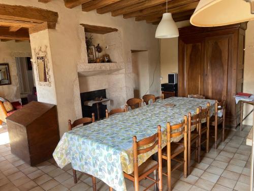 FERME FAMILIALE DANS UN VILLAGE BOURGUIGNON 12 pl 3 nuits minimum in 塞納河畔艾塞