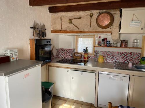 FERME FAMILIALE DANS UN VILLAGE BOURGUIGNON 12 pl 3 nuits minimum in 塞納河畔艾塞