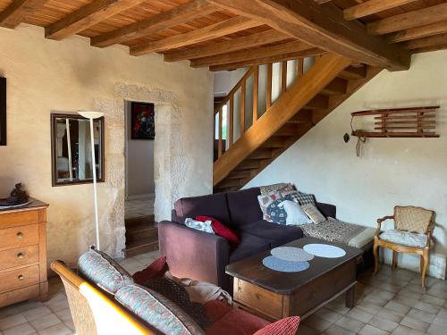 FERME FAMILIALE DANS UN VILLAGE BOURGUIGNON 12 pl 3 nuits minimum in 塞納河畔艾塞