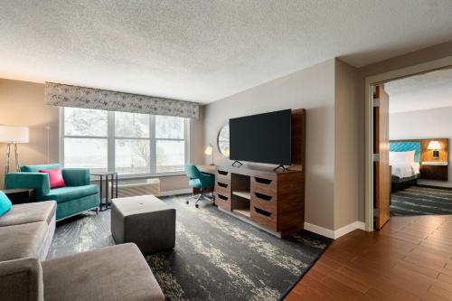 Hampton Inn Deadwood at Tin Lizzie Gaming Resort in เดดวูด (SD)