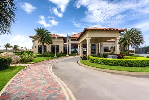 New 1 Min To Beach, Resort Style Amenities, Bbq