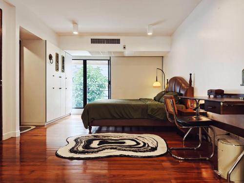 4BR Modern Art Villa with Free Wi-Fi Netflix Vinyl, Bangkok (photo 7)