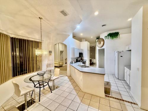Grand Family Deluxe 4BR House near Disney Parks in Davenport, USA