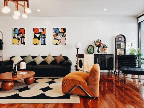 4BR Modern Art Villa with Free Wi-Fi Netflix Vinyl, Bangkok (photo 9)