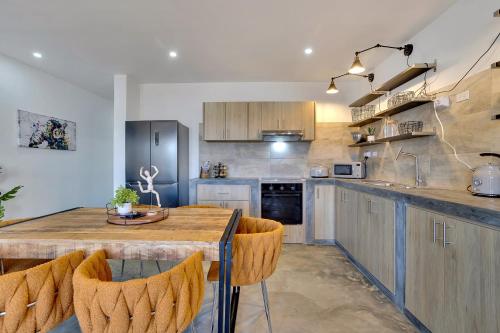 FourVillas with Private Magnesium Pool 3 min to the Beach & Dive Rinse Tank FourVillas with Private Magnesium Pool 3 min to the Beach & Dive Rinse Tank