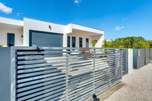 FourVillas with Private Magnesium Pool 3 min to the Beach & Dive Rinse Tank FourVillas with Private Magnesium Pool 3 min to the Beach & Dive Rinse Tank