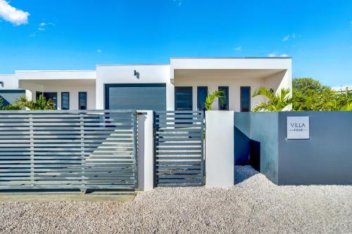 FourVillas with Private Magnesium Pool 3 min to the Beach & Dive Rinse Tank FourVillas with Private Magnesium Pool 3 min to the Beach & Dive Rinse Tank