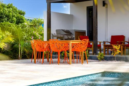 FourVillas with Private Magnesium Pool 3 min to the Beach & Dive Rinse Tank FourVillas with Private Magnesium Pool 3 min to the Beach & Dive Rinse Tank