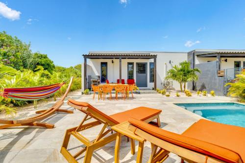 FourVillas with Private Magnesium Pool 3 min to the Beach & Dive Rinse Tank FourVillas with Private Magnesium Pool 3 min to the Beach & Dive Rinse Tank