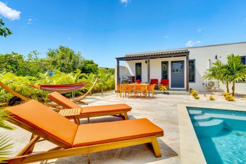 FourVillas with Private Magnesium Pool 3 min to the Beach & Dive Rinse Tank FourVillas with Private Magnesium Pool 3 min to the Beach & Dive Rinse Tank