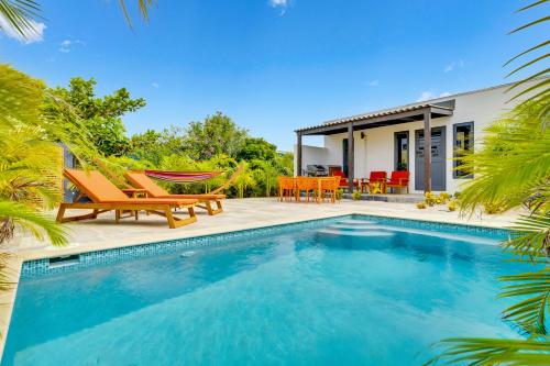 FourVillas with Private Magnesium Pool 3 min to the Beach & Dive Rinse Tank FourVillas with Private Magnesium Pool 3 min to the Beach & Dive Rinse Tank