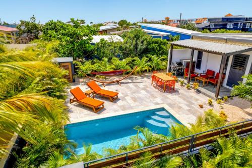 FourVillas with Private Magnesium Pool 3 min to the Beach & Dive Rinse Tank FourVillas with Private Magnesium Pool 3 min to the Beach & Dive Rinse Tank