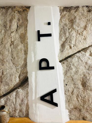 APT. STONE-LODGE - image 8
