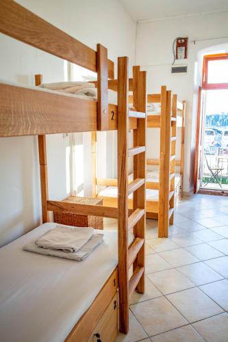 1 bunk bed