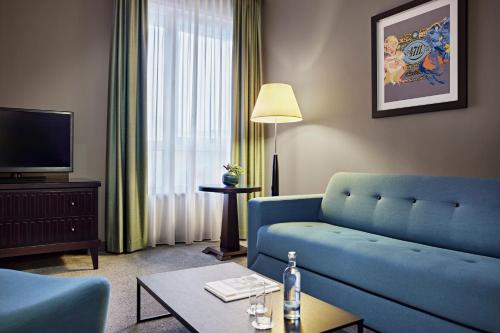 Premium King Room image 2