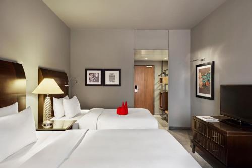 Deluxe Twin Room image 5