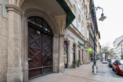 Kiraly Apartment 3