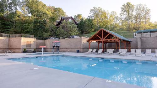 Rustic Roots, Sevierville