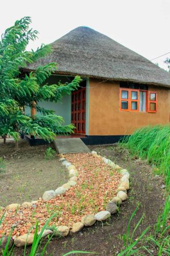 Nzoghu Heritage Safari Camp in Kabatoro