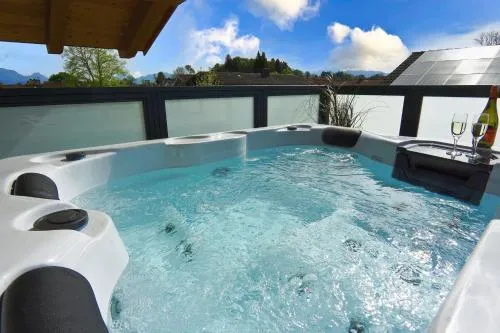 "Penthouse Suite" mit Whirlpool Romantik und Privatsphäre in Rosenheim, Deutschland