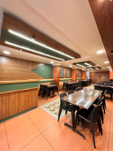 Restaurant, City Palace Hotel in Ooty Lake