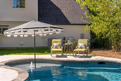 Pool Getaway Movie Room Games Yard Bbq Pets Pool Getaway Movie Room Games Yard Bbq Pets