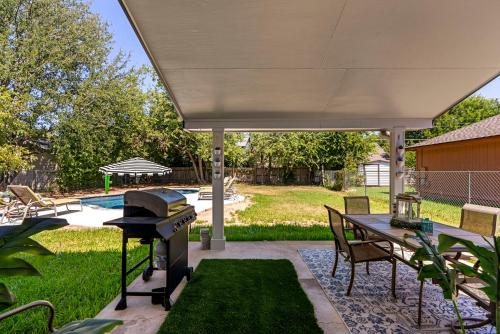 Pool Getaway Movie Room Games Yard Bbq Pets Pool Getaway Movie Room Games Yard Bbq Pets