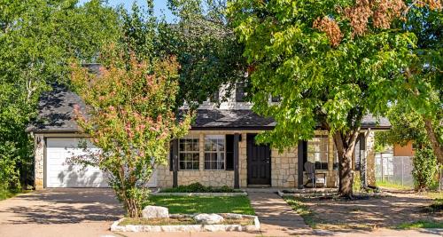 Pool Getaway Movie Room Games Yard Bbq Pets Pool Getaway Movie Room Games Yard Bbq Pets