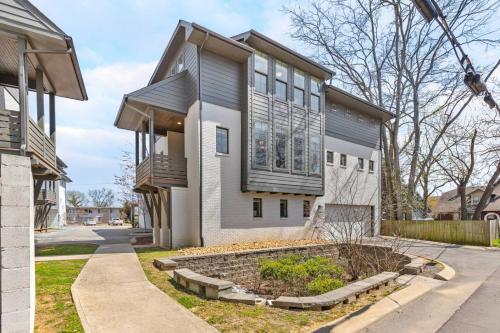 Modern Bliss with Garage by 12 South Restaurants and 2 miles Broadway, Нэшвилл (фото 5)