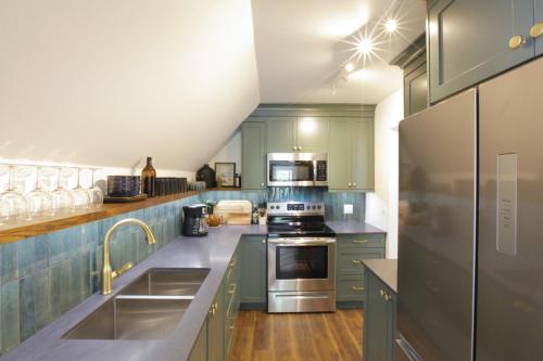 Raven Lady #201- Ucluelet Sleeps 6 Pet Friendly in อูคลูเล็ต (BC)