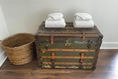 Raven Lady #201- Ucluelet Sleeps 6 Pet Friendly in อูคลูเล็ต (BC)