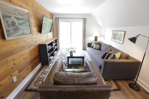 Raven Lady #201- Ucluelet Sleeps 6 Pet Friendly in อูคลูเล็ต (BC)